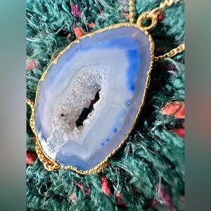🎸🔥NWT🔥Blue Agate Geode Slider Necklace